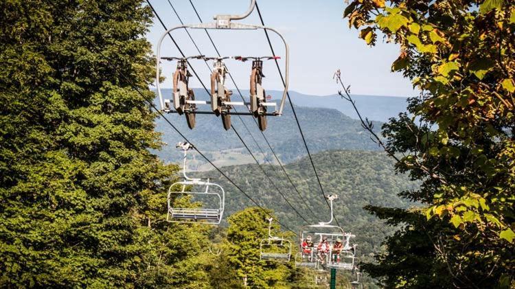 Ski In/Out Snowshoe Exterior photo